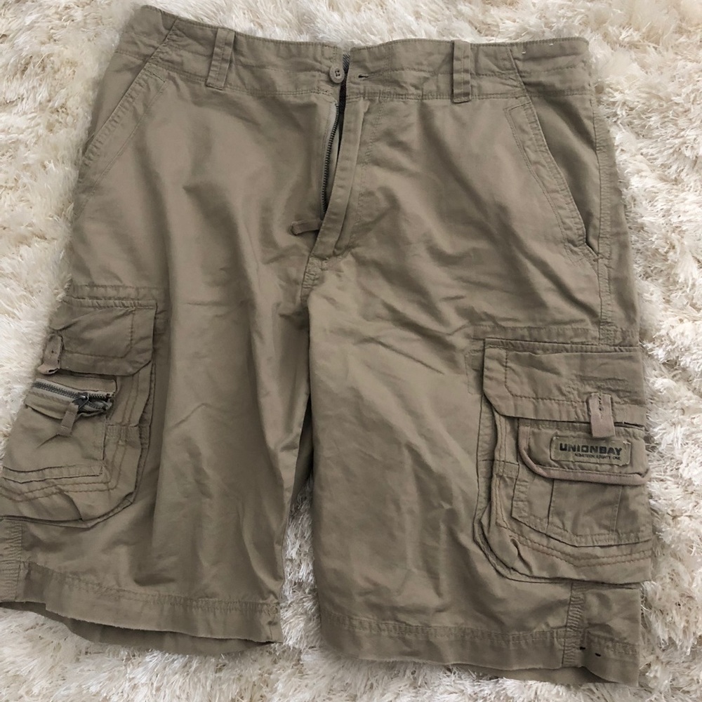 Men’s cargo shorts